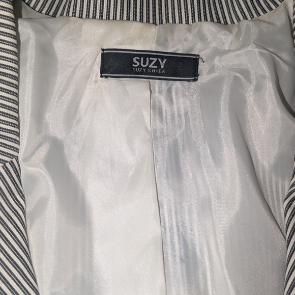 Gently Used B&W Blazer - Picture 4 of 4